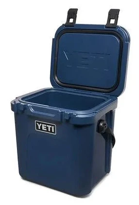 YETI Roadie 24 Cool Box Navy - Image 4